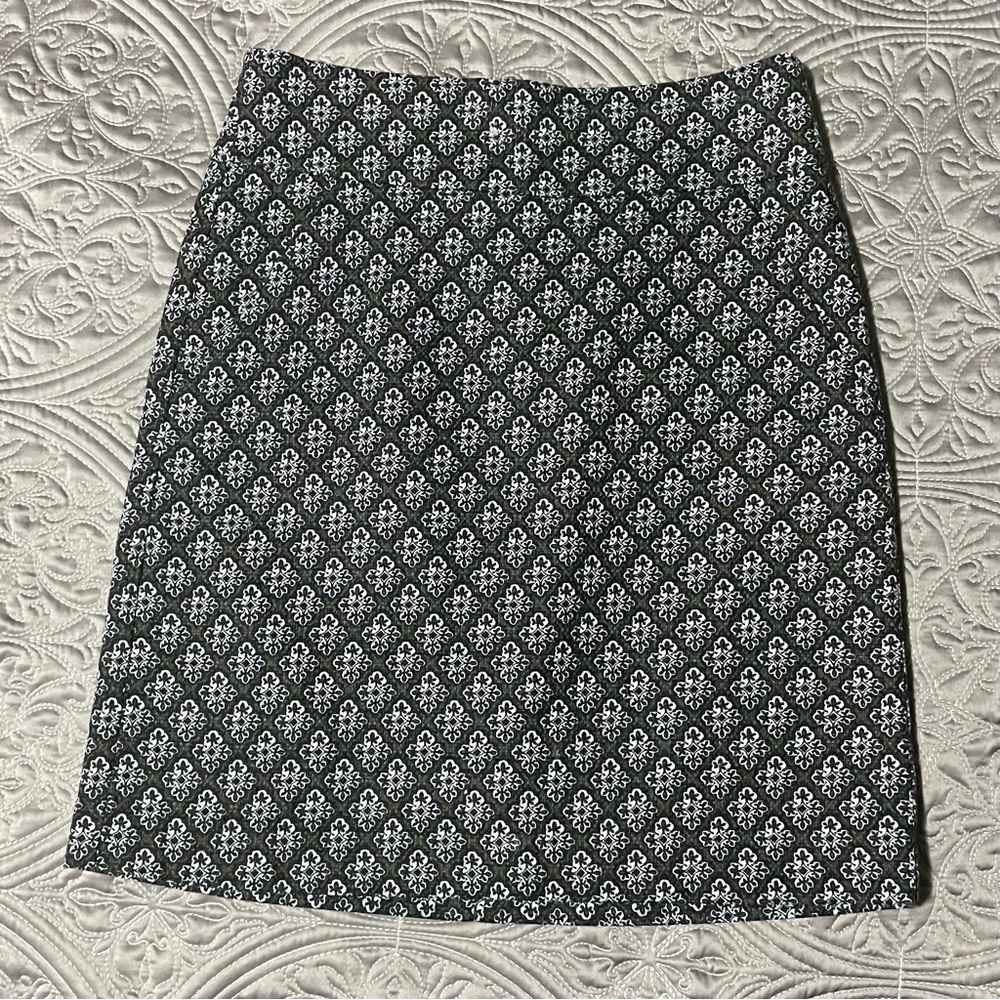 Ann Taylor Printed Skirt with Two Front Pockets
